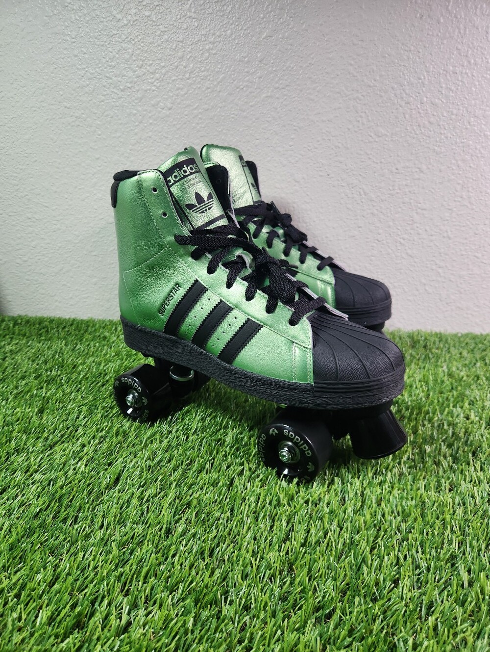 Adidas Superstar 82 Roller Skates Metallic Green Men Size 10.5 JS4042 MSRP $200 - Picture 5 of 13